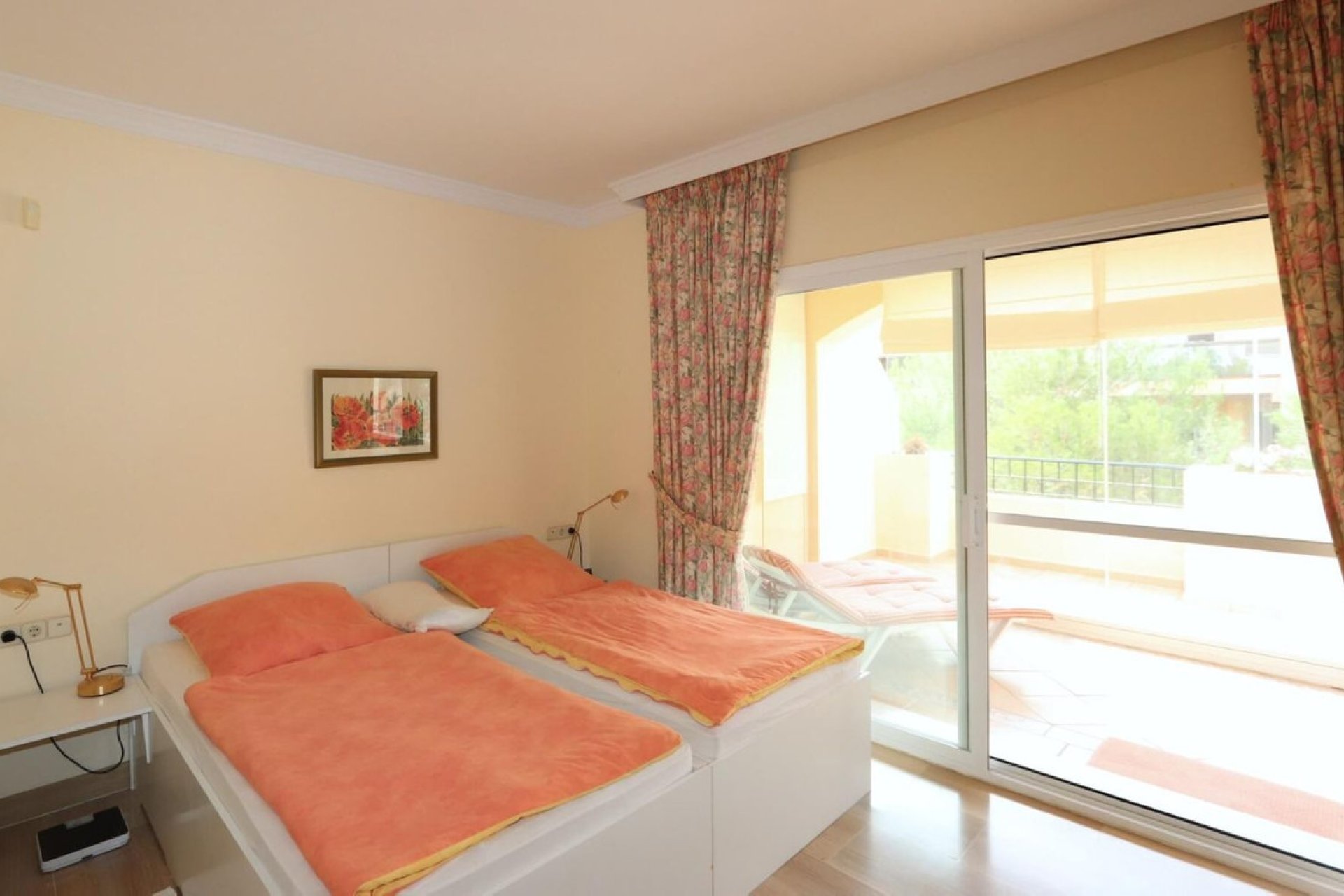 Resale - Apartment - Middle Floor Apartment - Marbella - Elviria