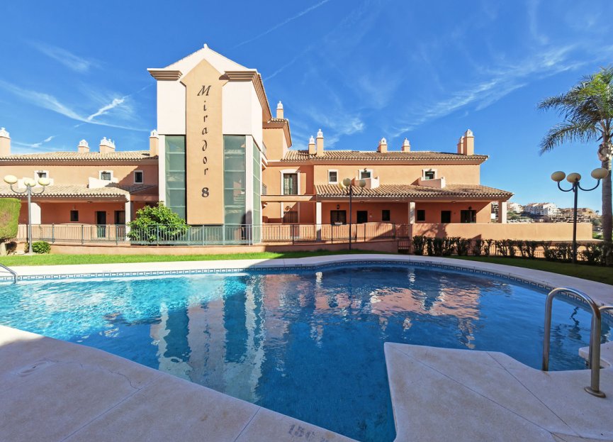 Resale - Apartment - Middle Floor Apartment - Marbella - Elviria