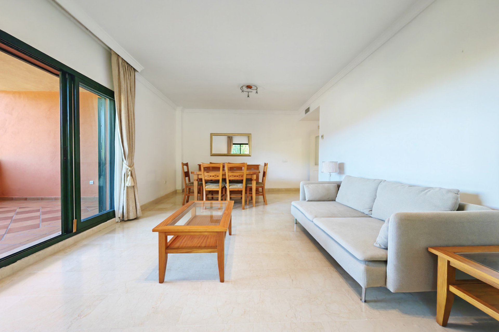 Resale - Apartment - Middle Floor Apartment - Marbella - Elviria