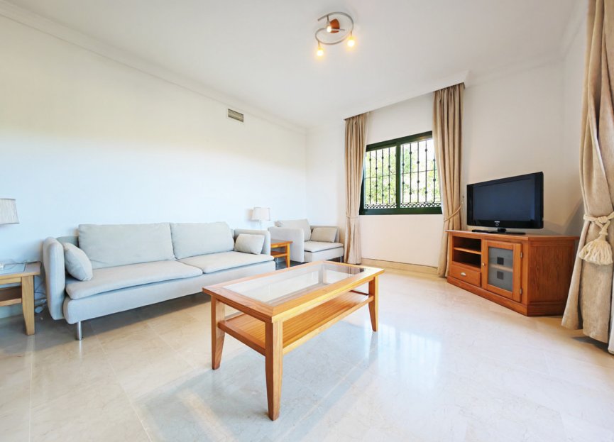 Resale - Apartment - Middle Floor Apartment - Marbella - Elviria