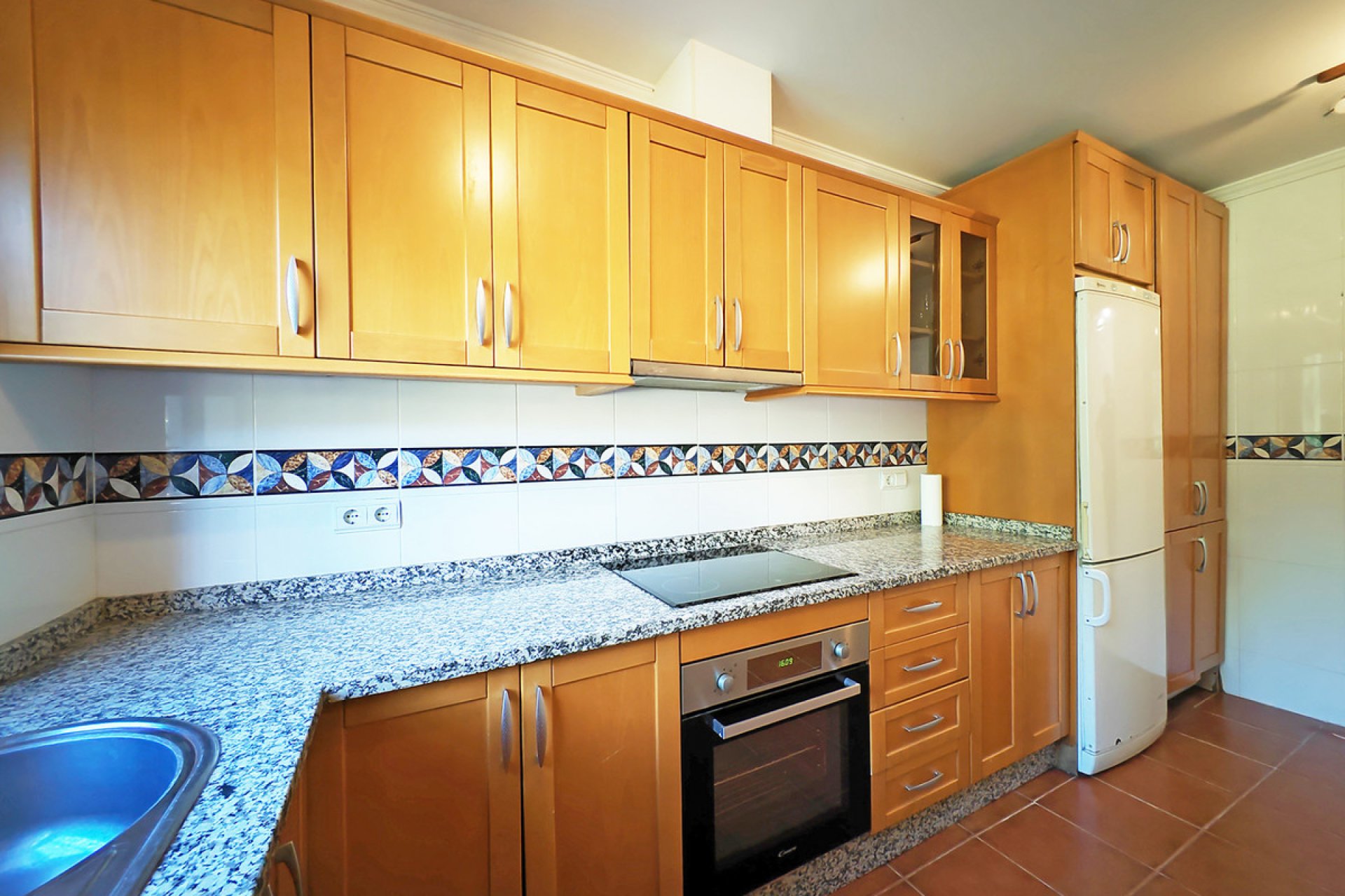 Resale - Apartment - Middle Floor Apartment - Marbella - Elviria