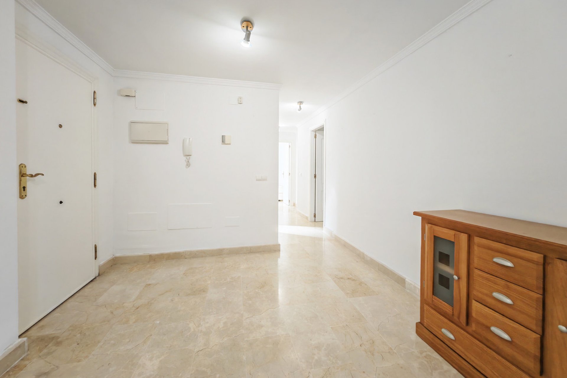 Resale - Apartment - Middle Floor Apartment - Marbella - Elviria