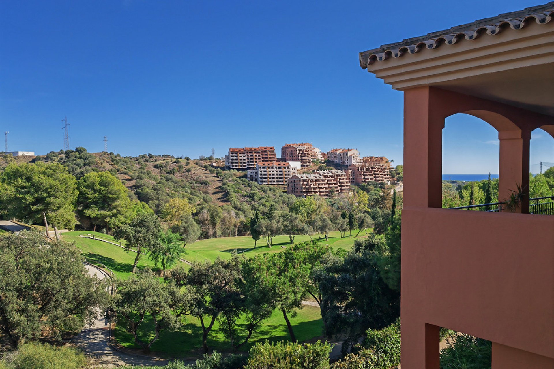 Resale - Apartment - Middle Floor Apartment - Marbella - Elviria