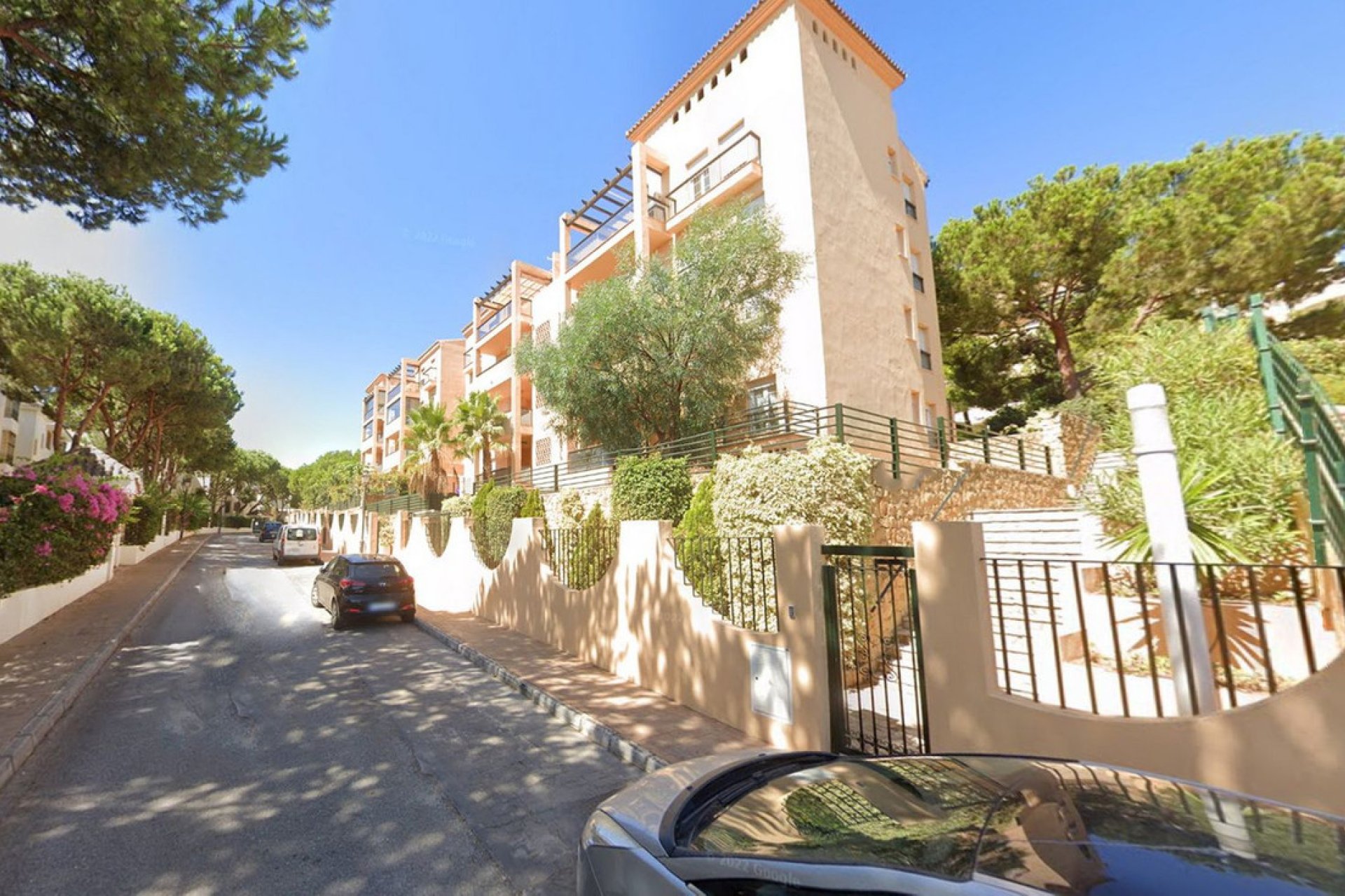 Resale - Apartment - Middle Floor Apartment - Marbella - Elviria