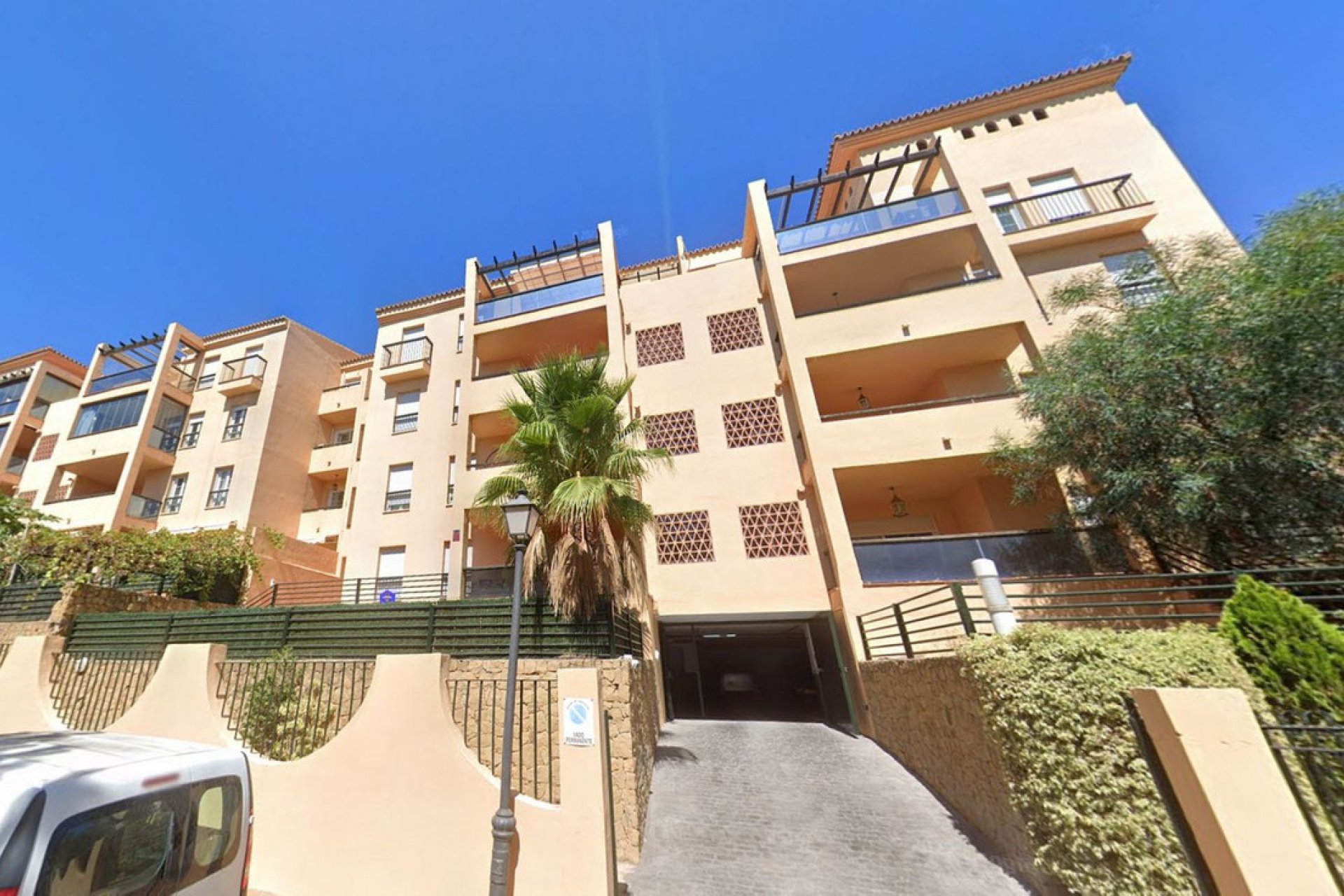 Resale - Apartment - Middle Floor Apartment - Marbella - Elviria