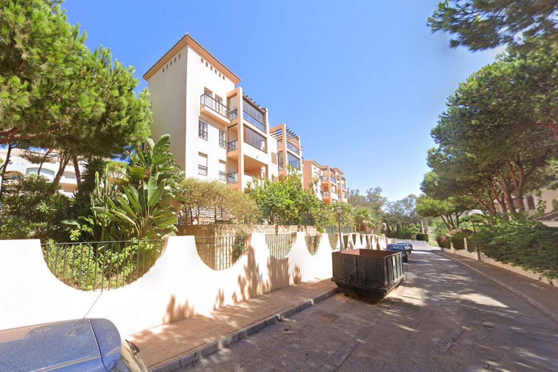 Resale - Apartment - Middle Floor Apartment - Marbella - Elviria