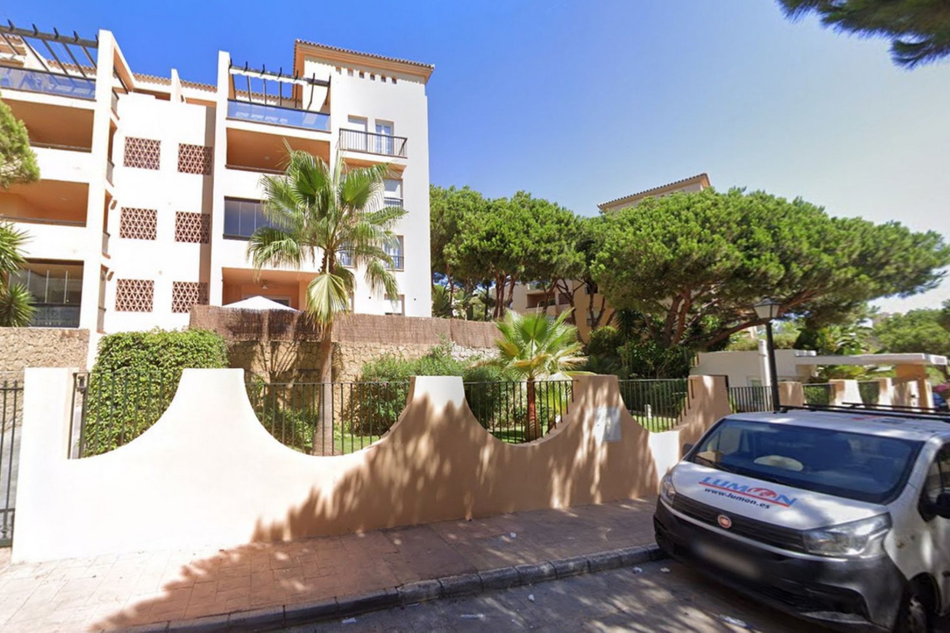 Resale - Apartment - Middle Floor Apartment - Marbella - Elviria