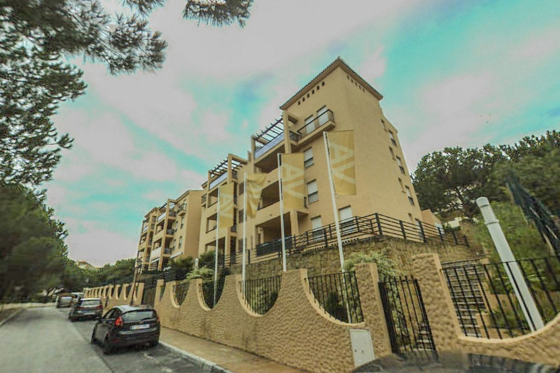 Resale - Apartment - Middle Floor Apartment - Marbella - Elviria