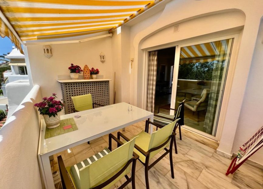 Resale - Apartment - Middle Floor Apartment - Marbella - Elviria