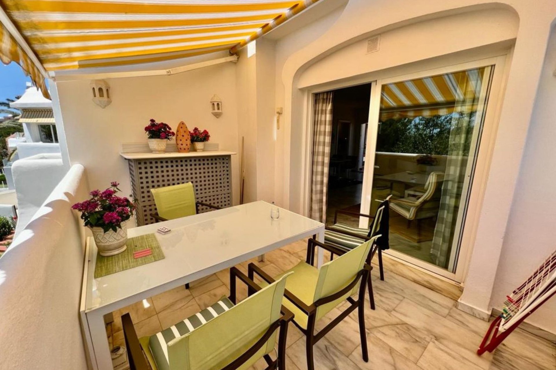 Resale - Apartment - Middle Floor Apartment - Marbella - Elviria