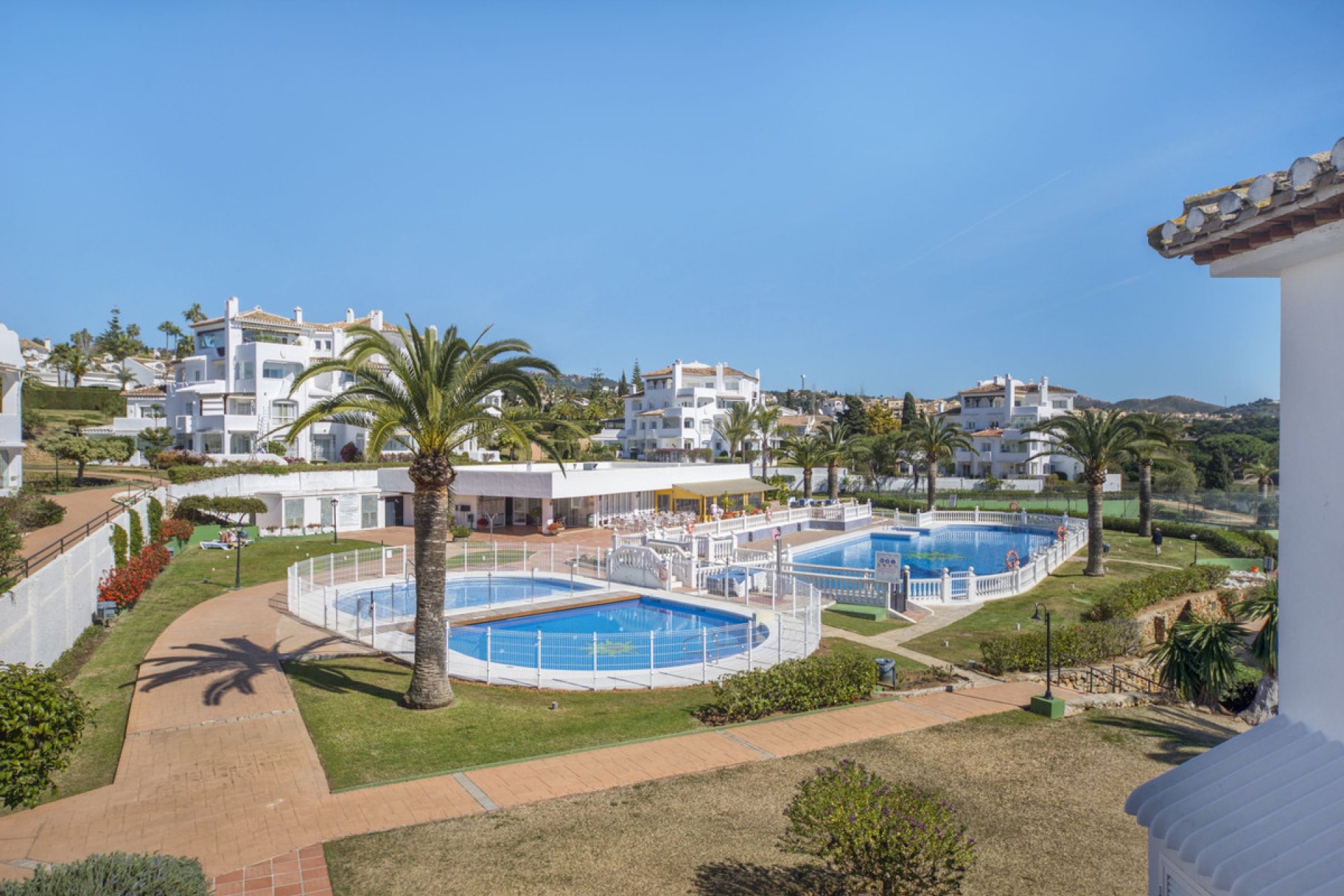 Resale - Apartment - Middle Floor Apartment - Marbella - Elviria