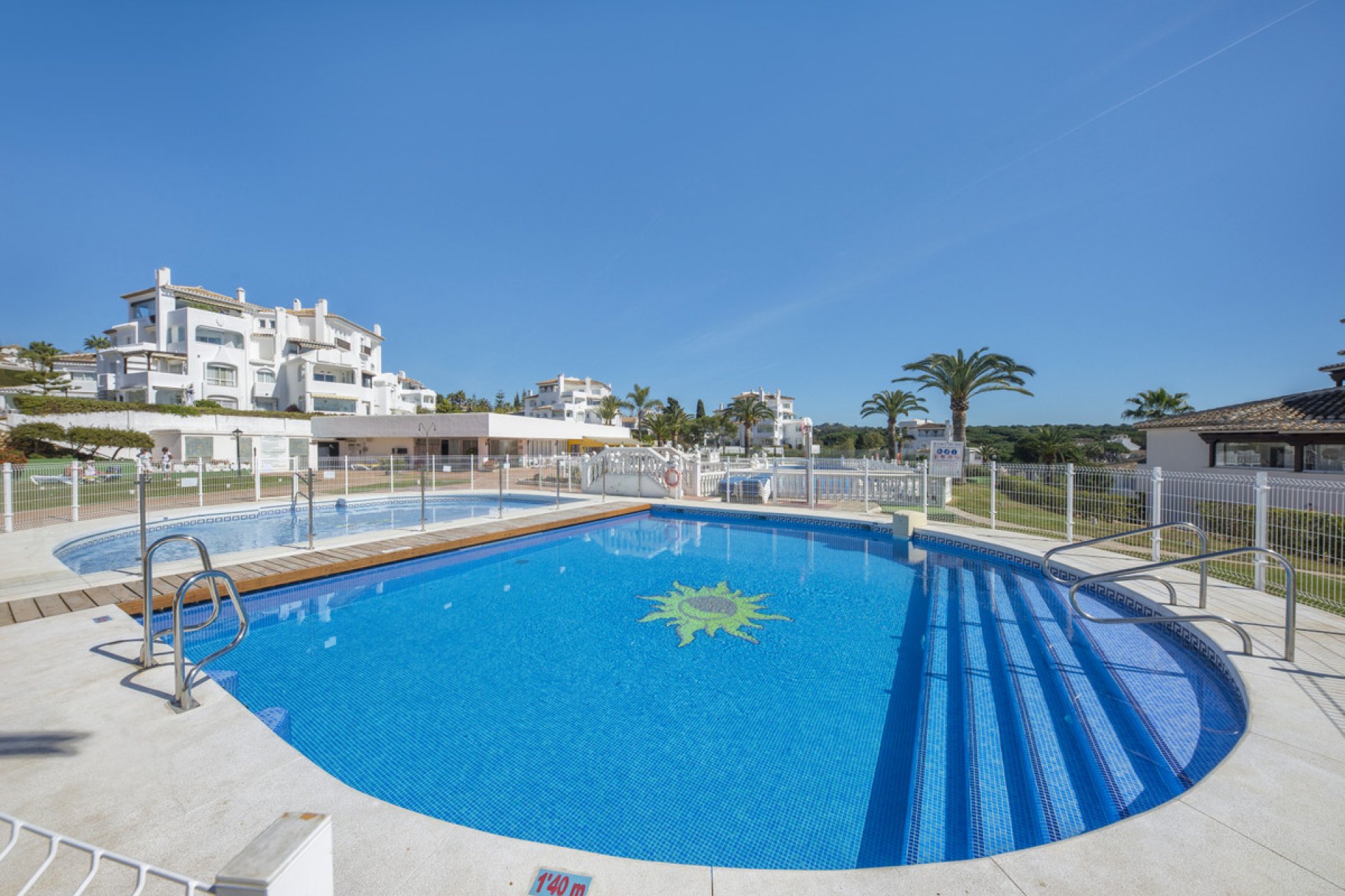 Resale - Apartment - Middle Floor Apartment - Marbella - Elviria