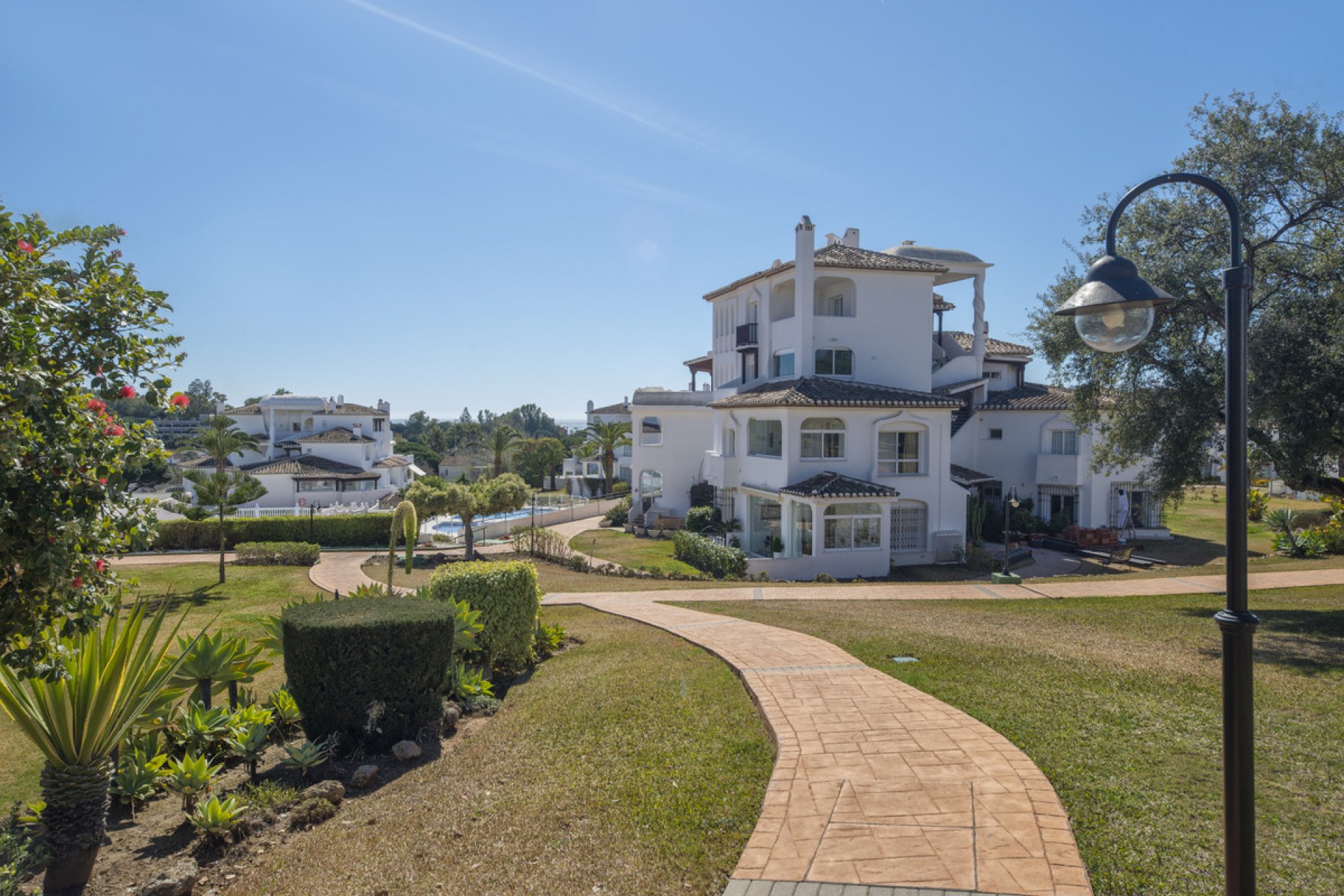 Resale - Apartment - Middle Floor Apartment - Marbella - Elviria