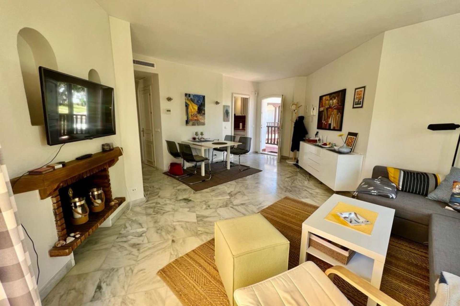 Resale - Apartment - Middle Floor Apartment - Marbella - Elviria