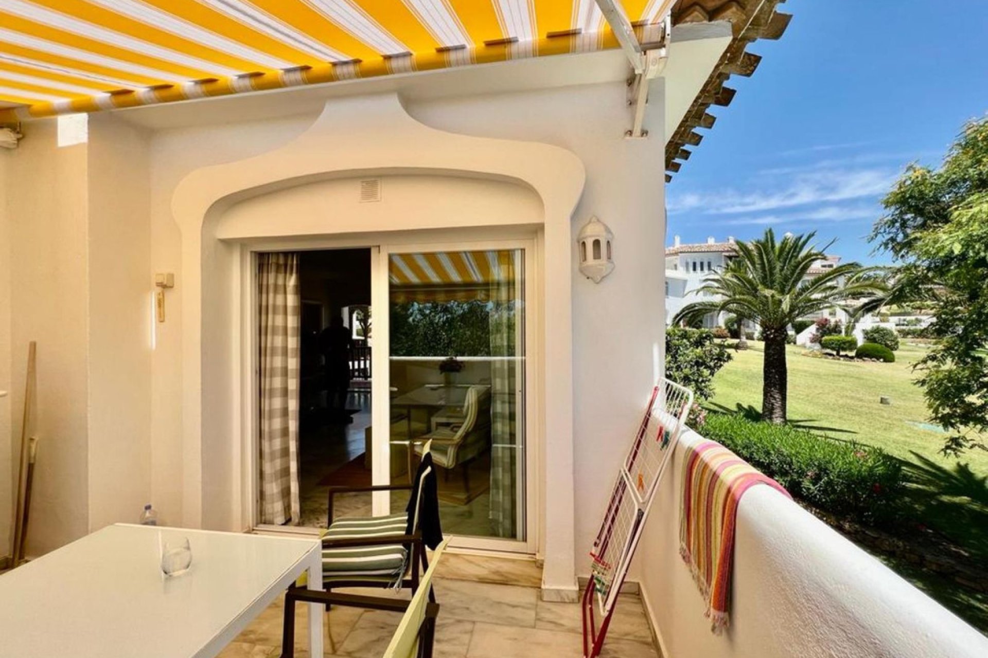 Resale - Apartment - Middle Floor Apartment - Marbella - Elviria