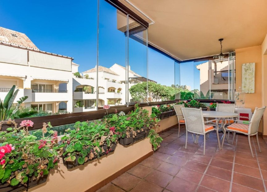 Resale - Apartment - Middle Floor Apartment - Marbella - Elviria