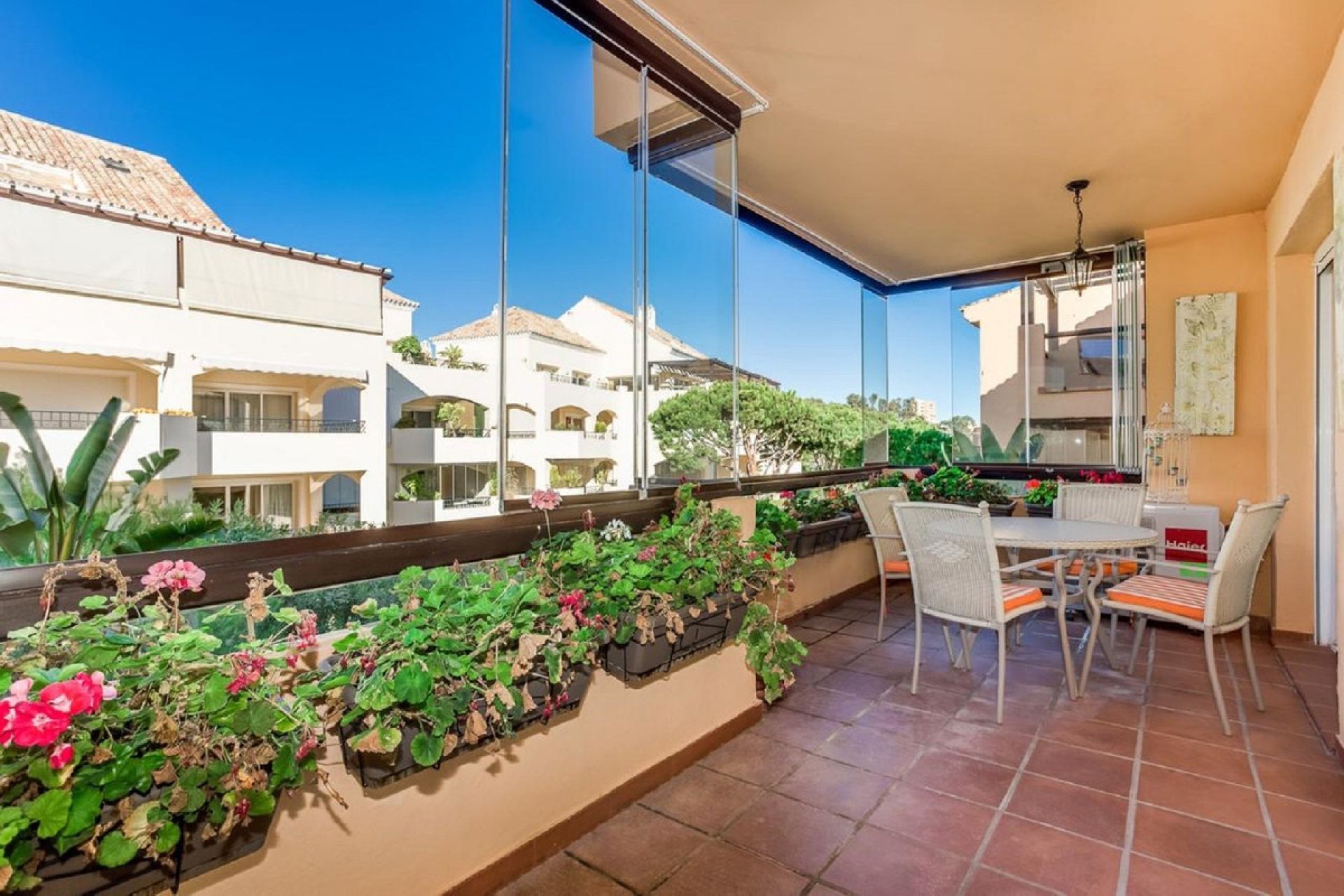 Resale - Apartment - Middle Floor Apartment - Marbella - Elviria