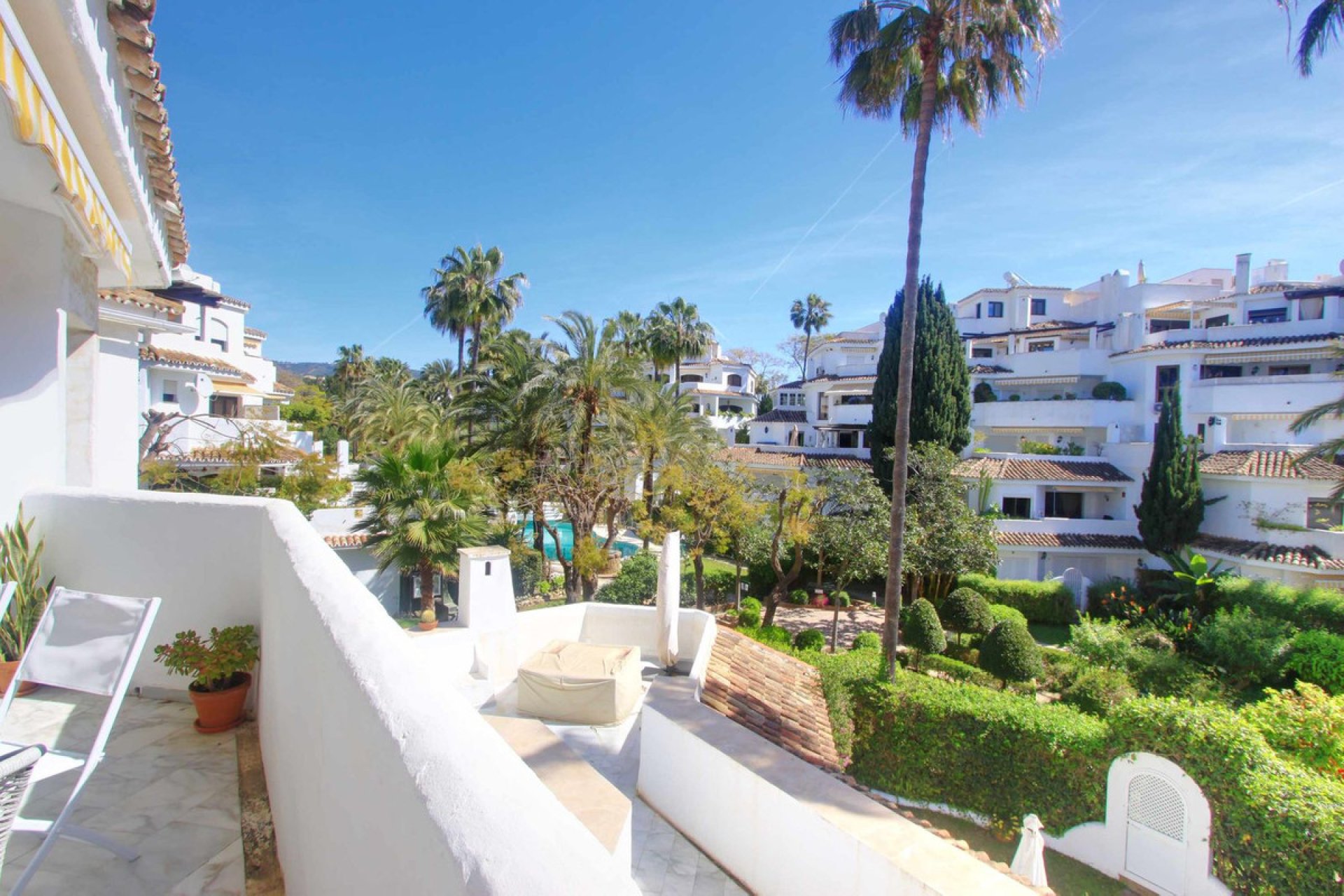 Resale - Apartment - Middle Floor Apartment - Marbella - Elviria