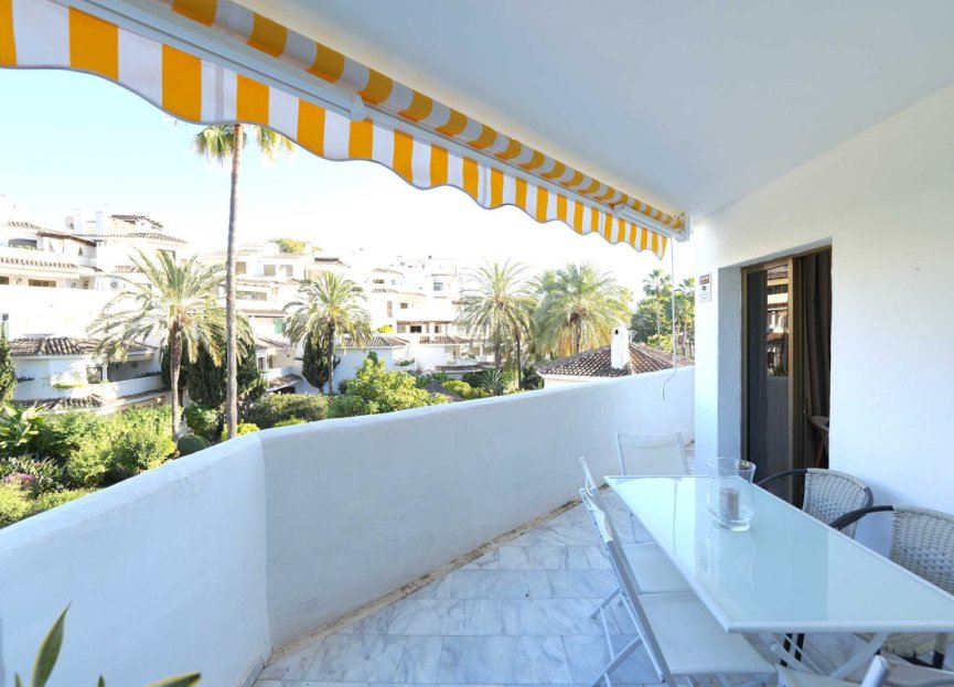 Resale - Apartment - Middle Floor Apartment - Marbella - Elviria