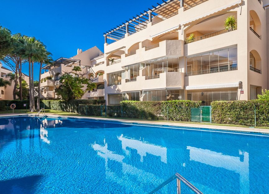 Resale - Apartment - Middle Floor Apartment - Marbella - Elviria