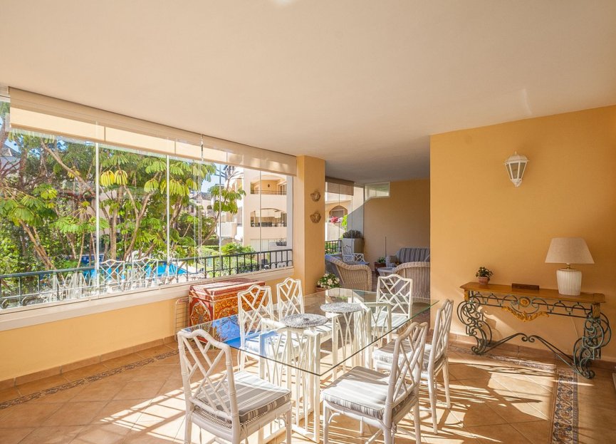 Resale - Apartment - Middle Floor Apartment - Marbella - Elviria