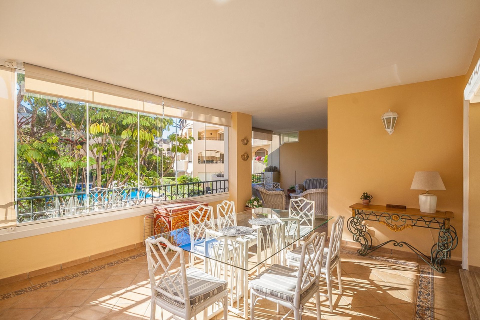 Resale - Apartment - Middle Floor Apartment - Marbella - Elviria