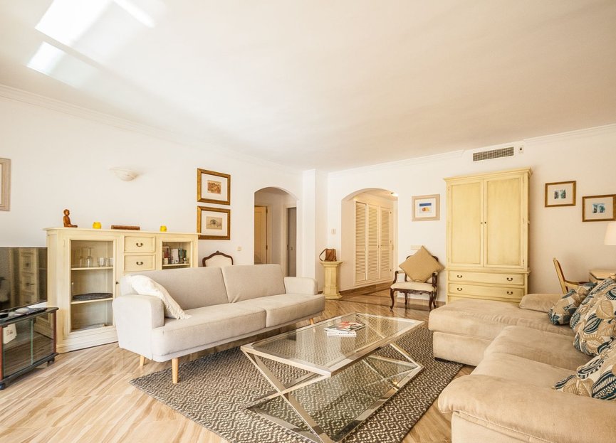 Resale - Apartment - Middle Floor Apartment - Marbella - Elviria