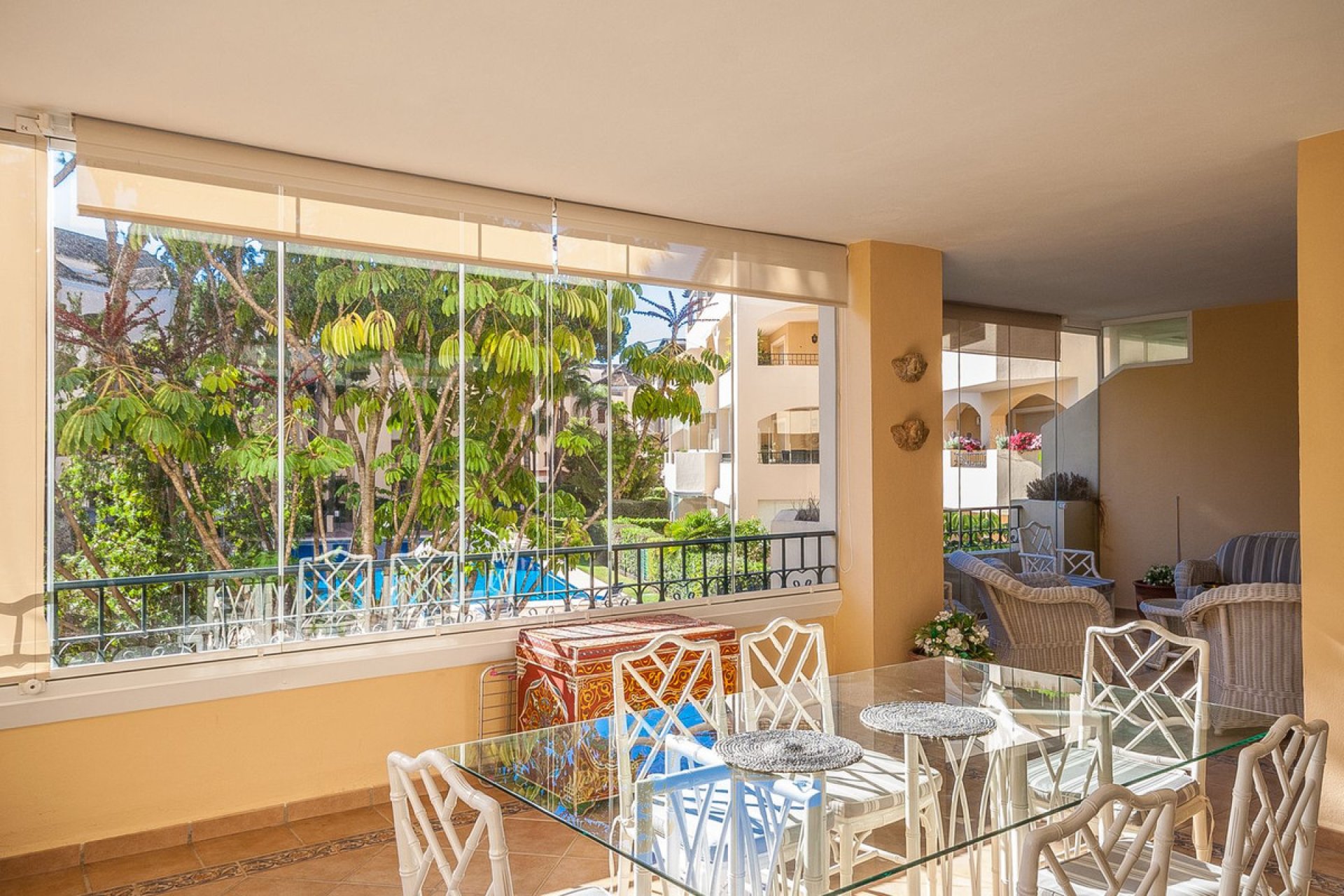 Resale - Apartment - Middle Floor Apartment - Marbella - Elviria