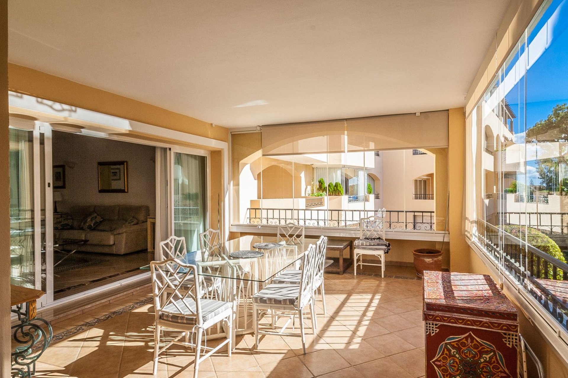 Resale - Apartment - Middle Floor Apartment - Marbella - Elviria