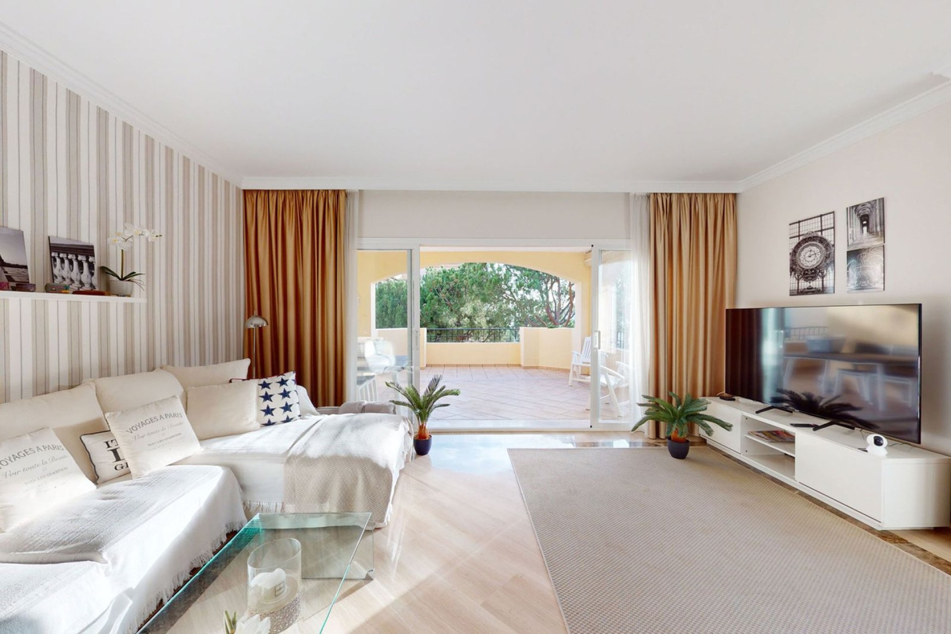 Resale - Apartment - Middle Floor Apartment - Marbella - Elviria