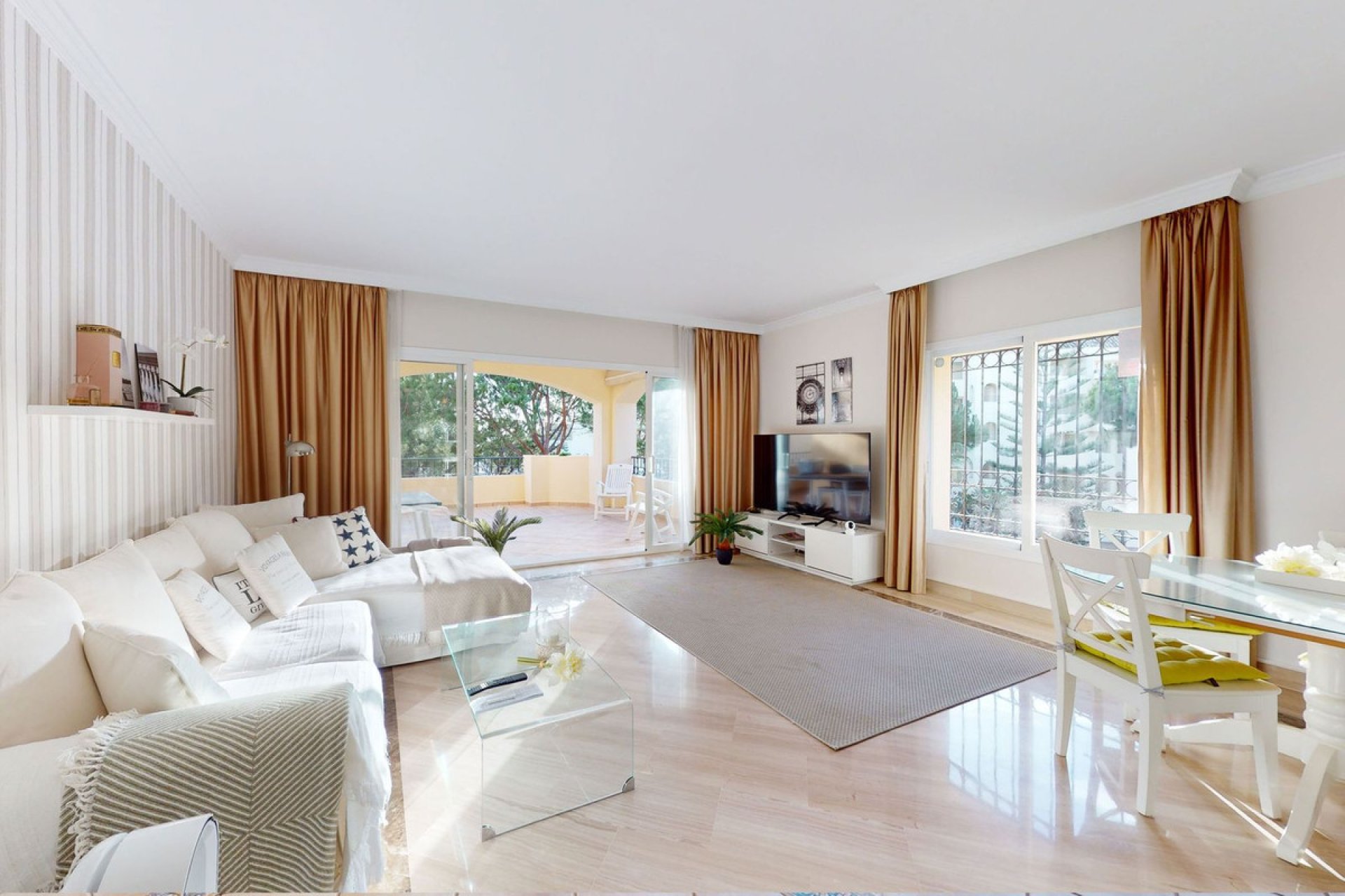 Resale - Apartment - Middle Floor Apartment - Marbella - Elviria