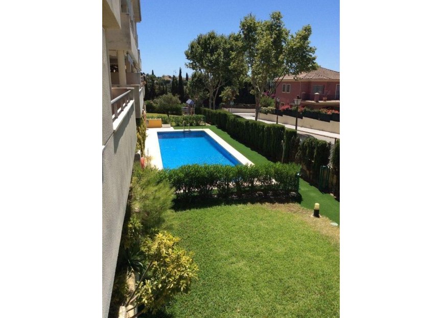 Resale - Apartment - Middle Floor Apartment - Marbella - Elviria