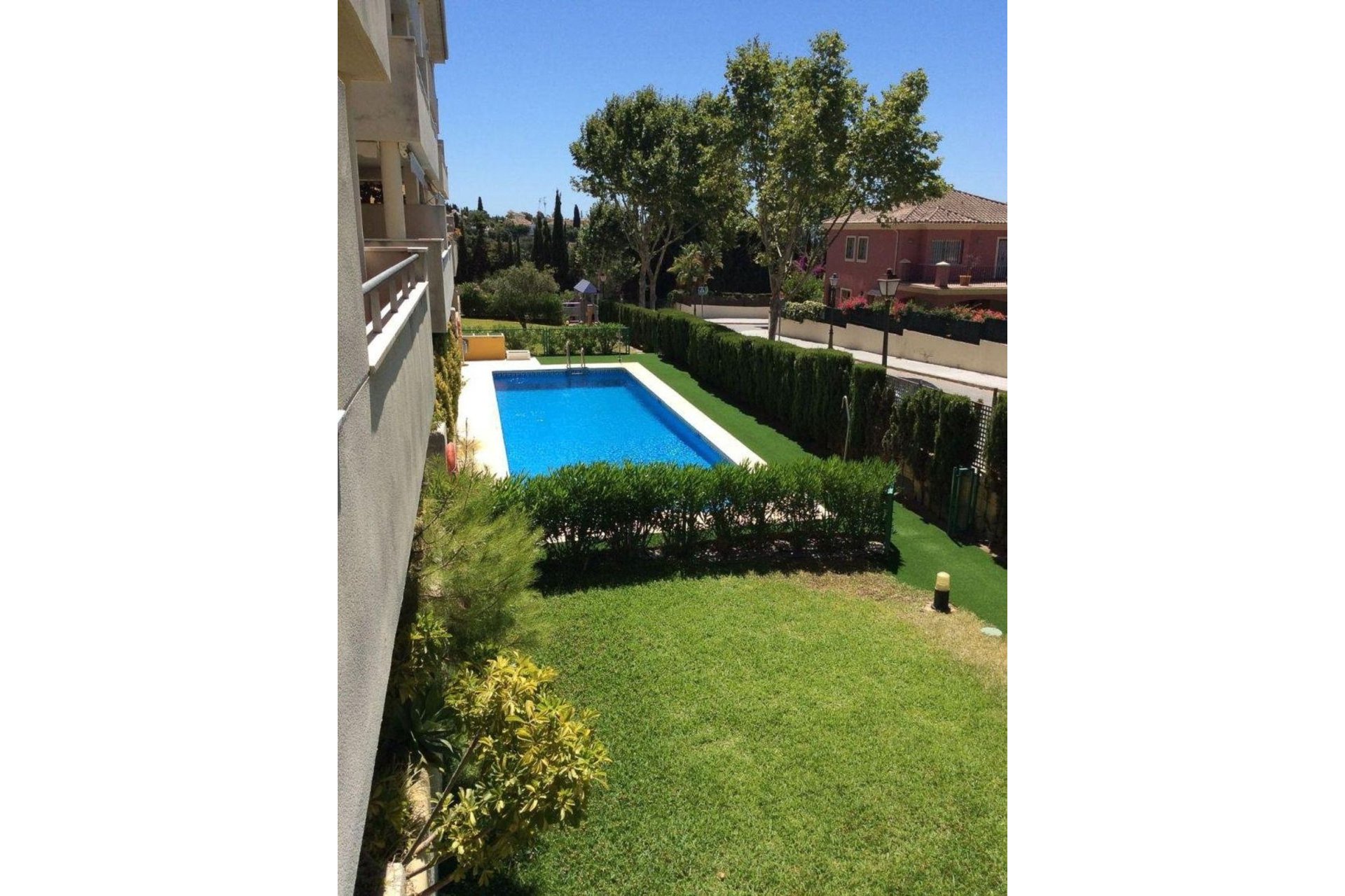 Resale - Apartment - Middle Floor Apartment - Marbella - Elviria