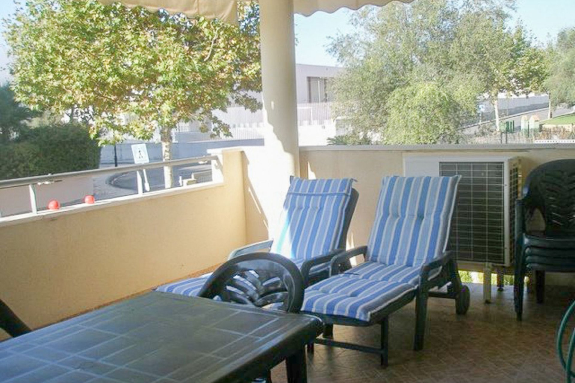 Resale - Apartment - Middle Floor Apartment - Marbella - Elviria