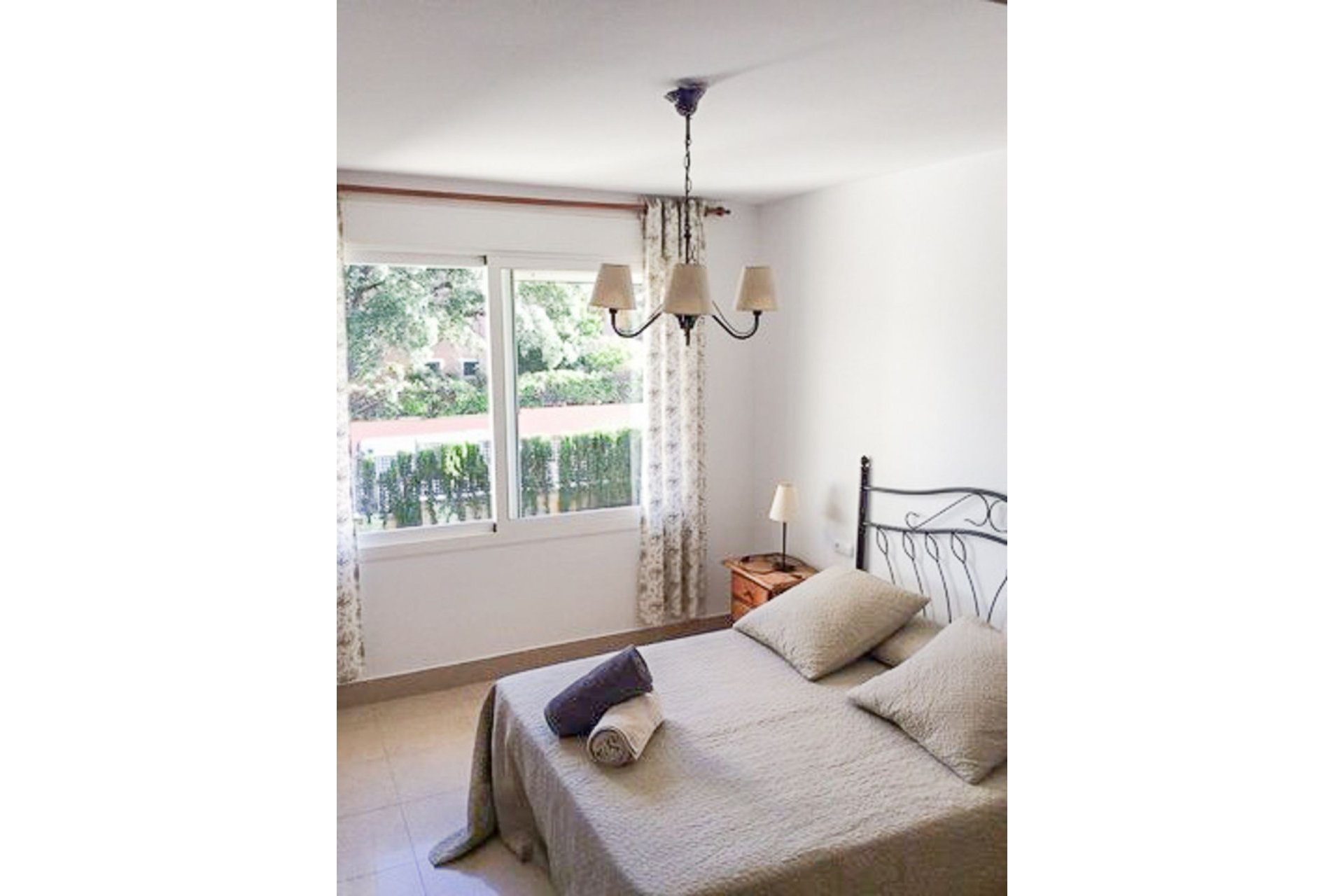 Resale - Apartment - Middle Floor Apartment - Marbella - Elviria