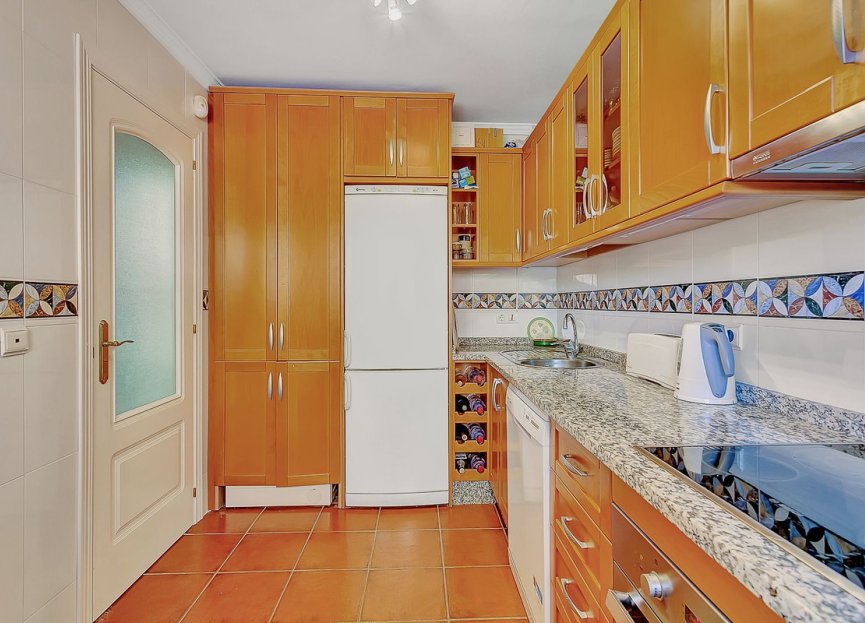 Resale - Apartment - Middle Floor Apartment - Marbella - Elviria