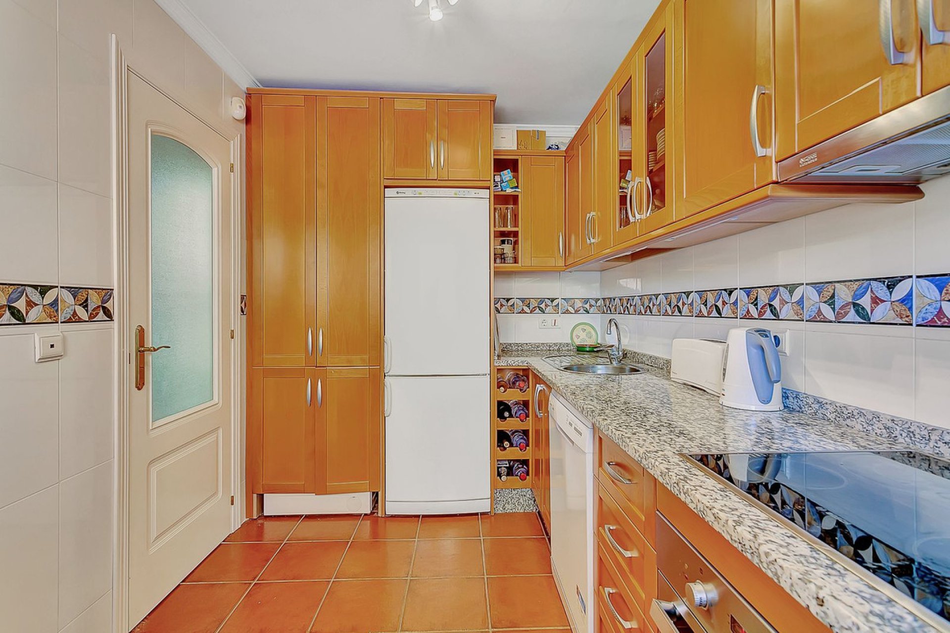 Resale - Apartment - Middle Floor Apartment - Marbella - Elviria