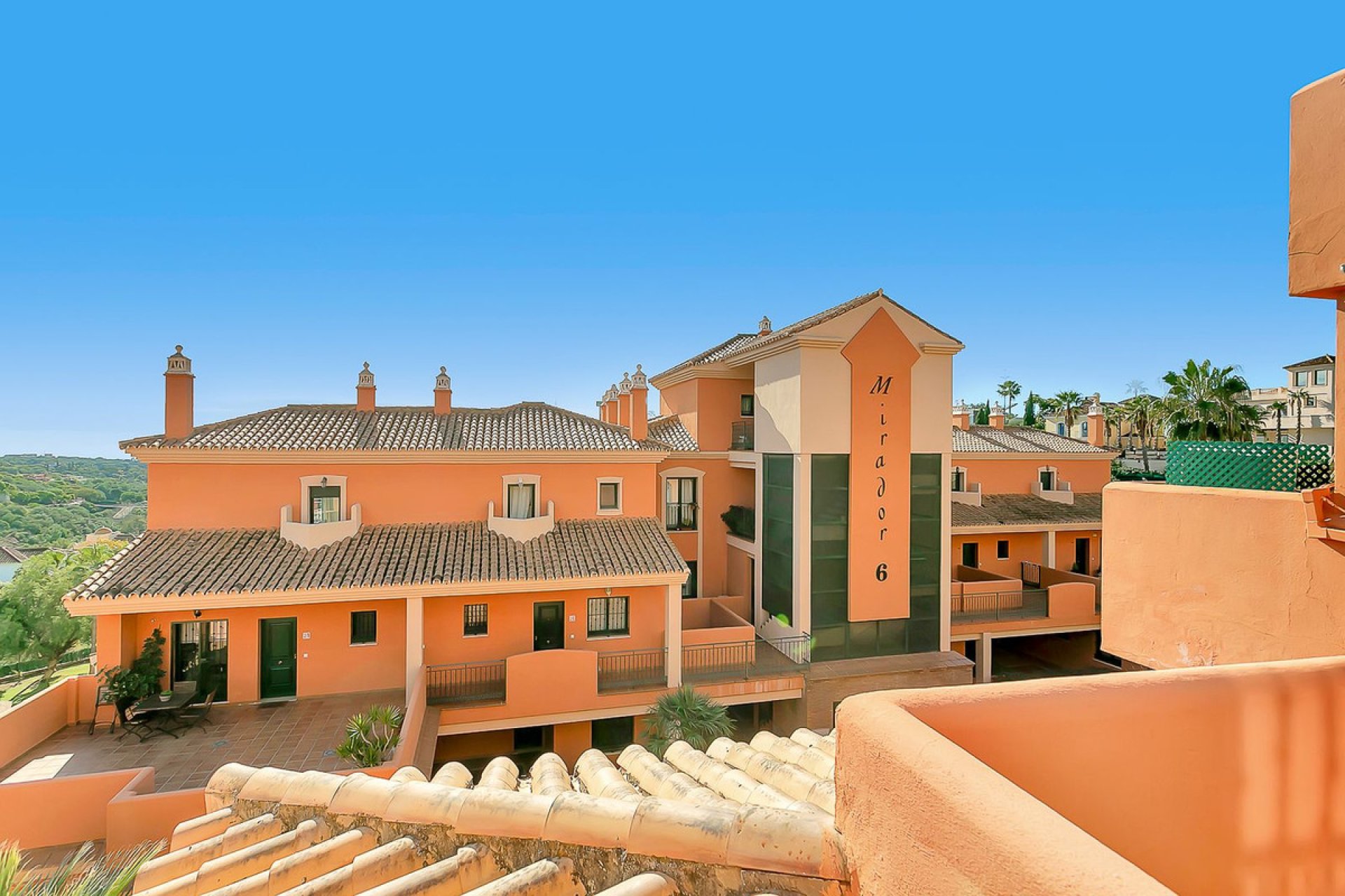 Resale - Apartment - Middle Floor Apartment - Marbella - Elviria