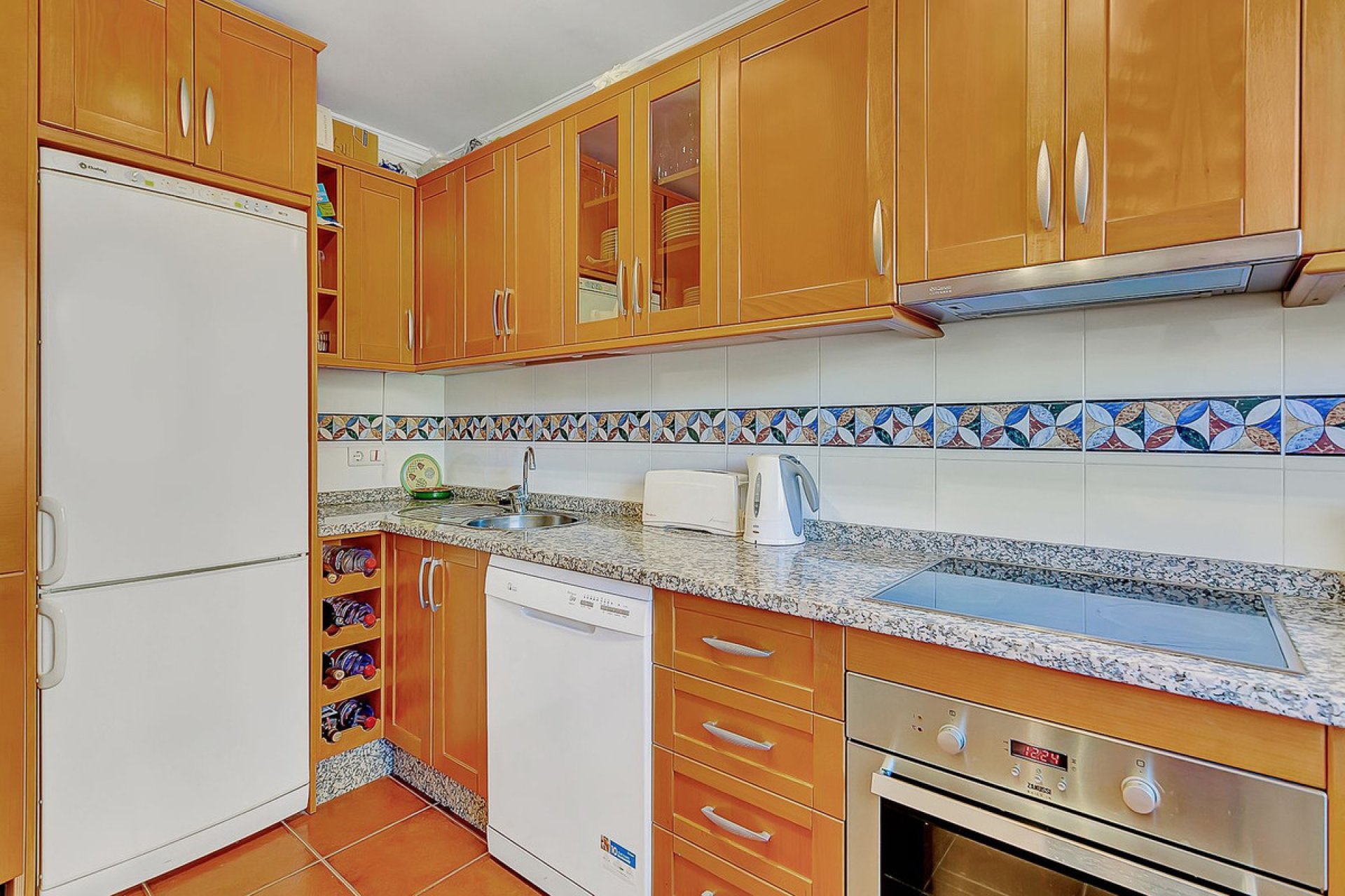 Resale - Apartment - Middle Floor Apartment - Marbella - Elviria