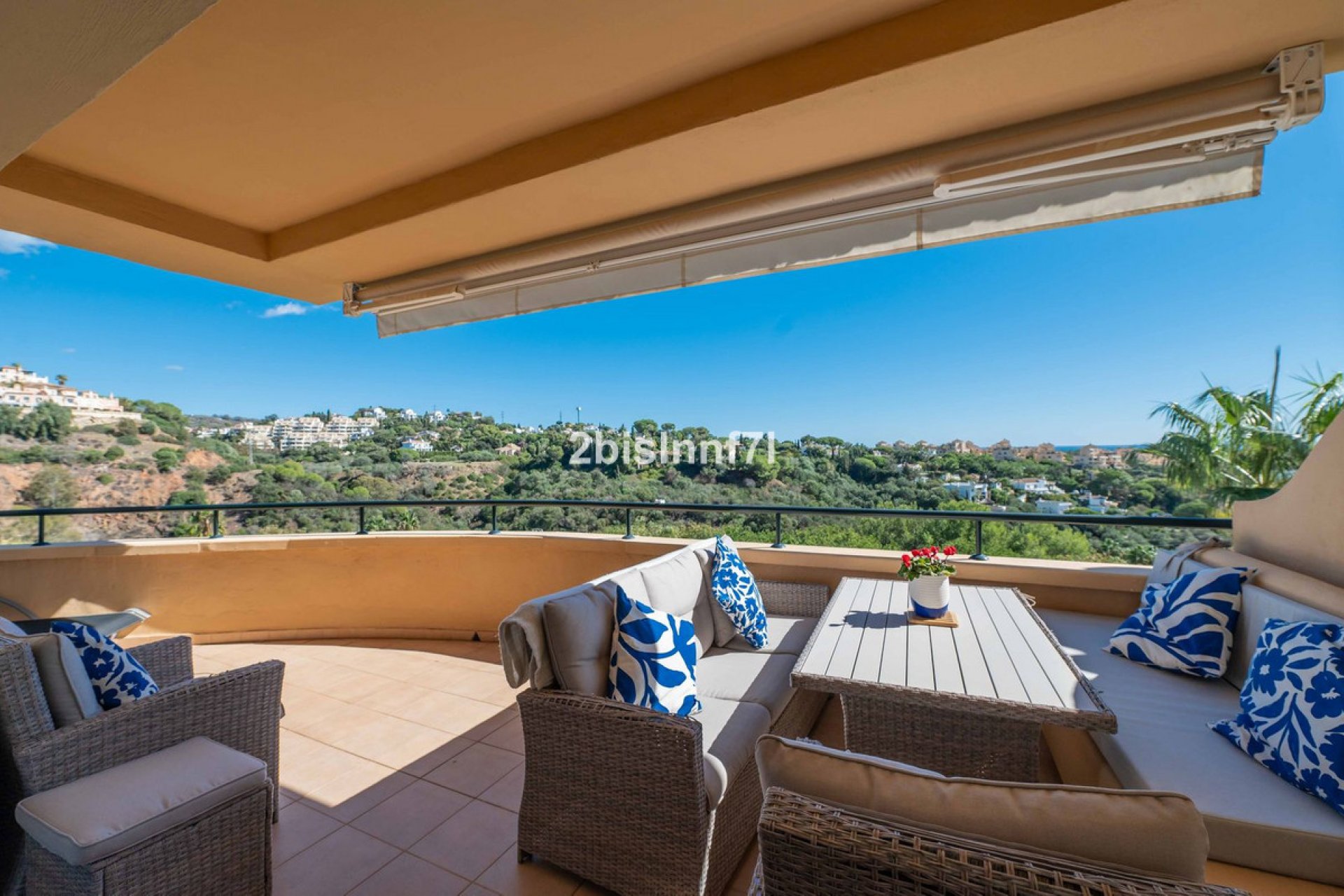 Resale - Apartment - Middle Floor Apartment - Marbella - Elviria