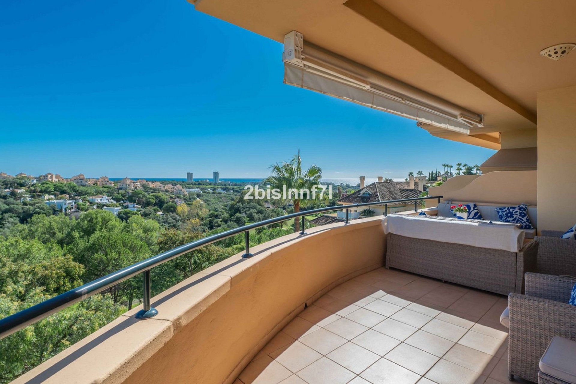 Resale - Apartment - Middle Floor Apartment - Marbella - Elviria