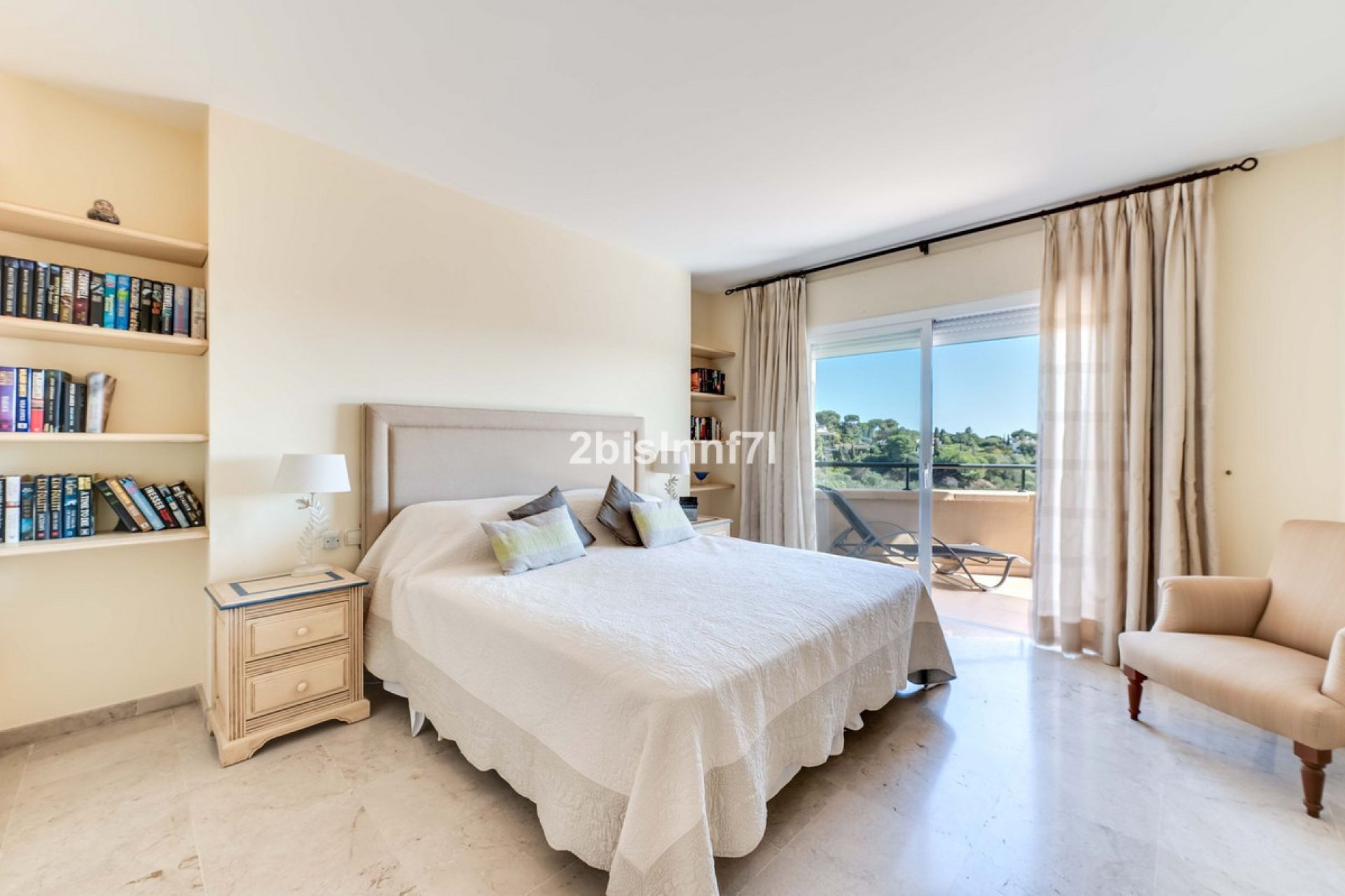 Resale - Apartment - Middle Floor Apartment - Marbella - Elviria