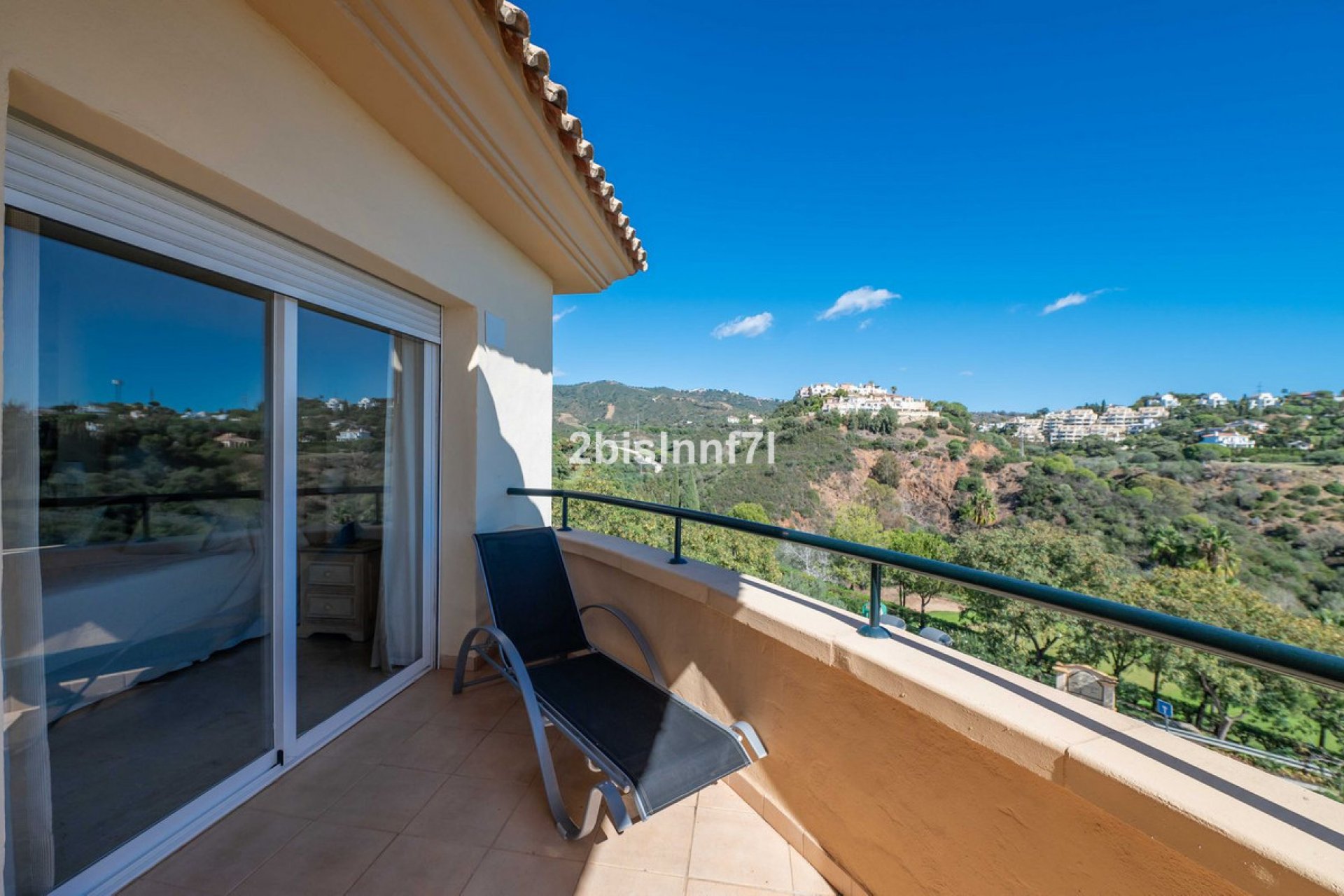 Resale - Apartment - Middle Floor Apartment - Marbella - Elviria