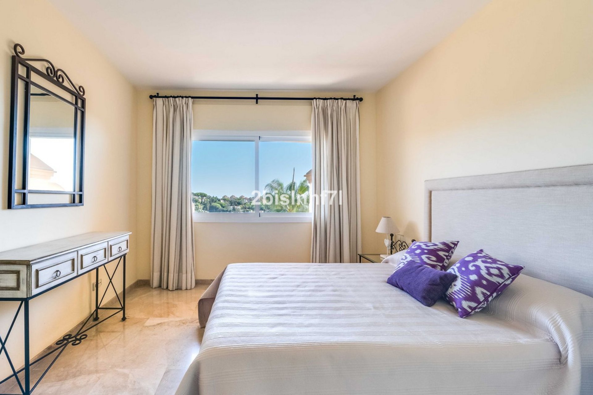 Resale - Apartment - Middle Floor Apartment - Marbella - Elviria