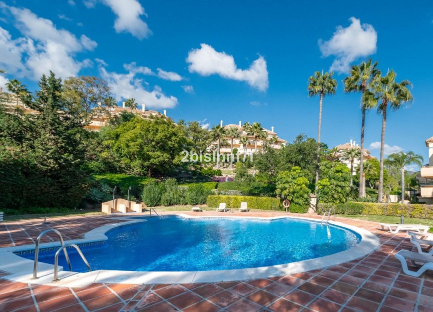 Resale - Apartment - Middle Floor Apartment - Marbella - Elviria