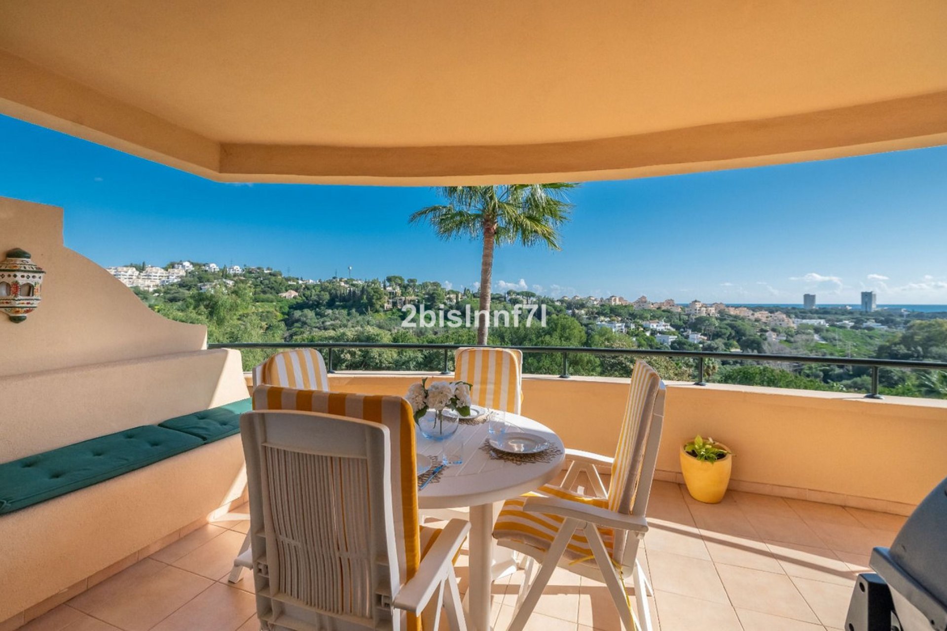 Resale - Apartment - Middle Floor Apartment - Marbella - Elviria