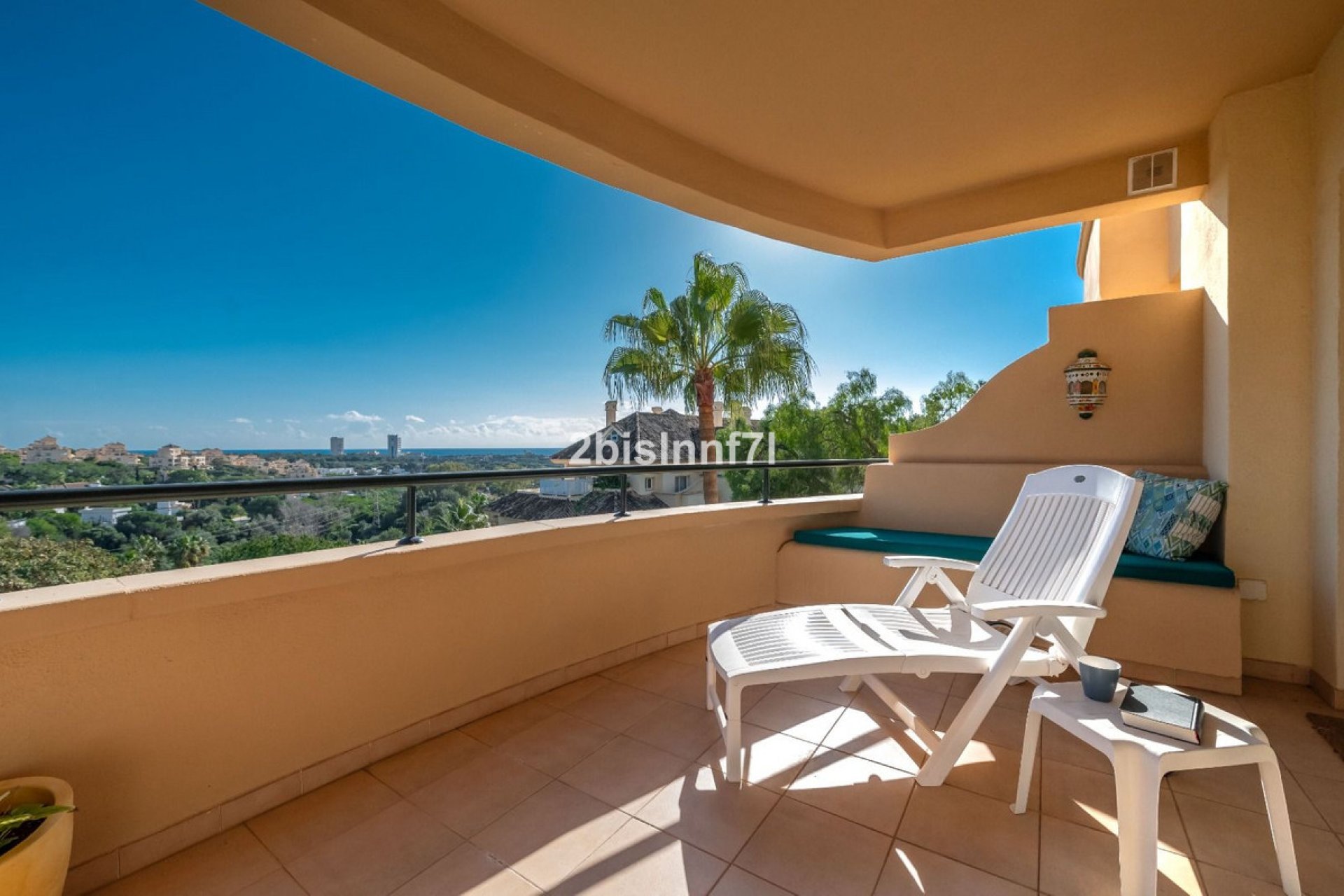 Resale - Apartment - Middle Floor Apartment - Marbella - Elviria