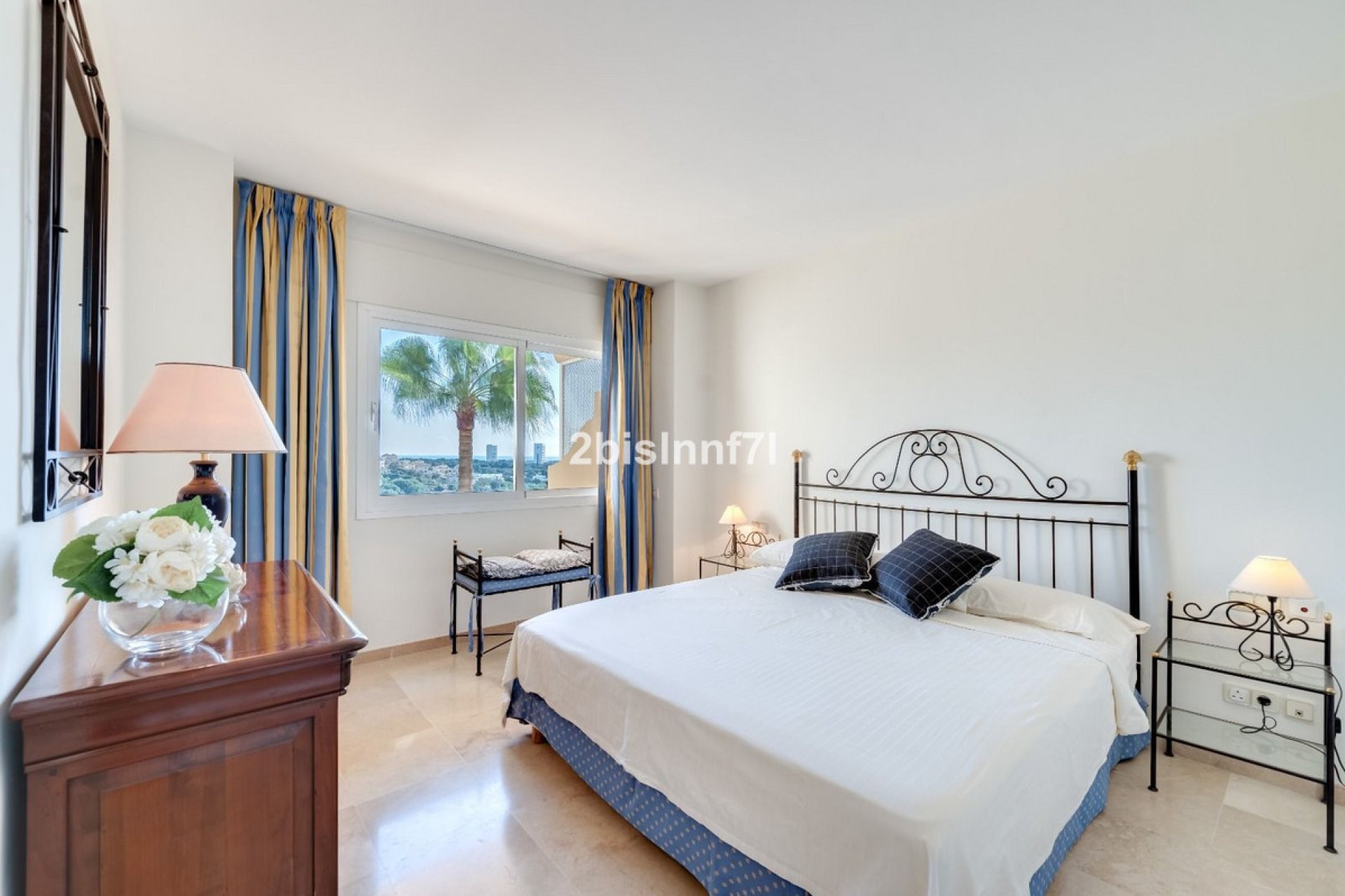 Resale - Apartment - Middle Floor Apartment - Marbella - Elviria