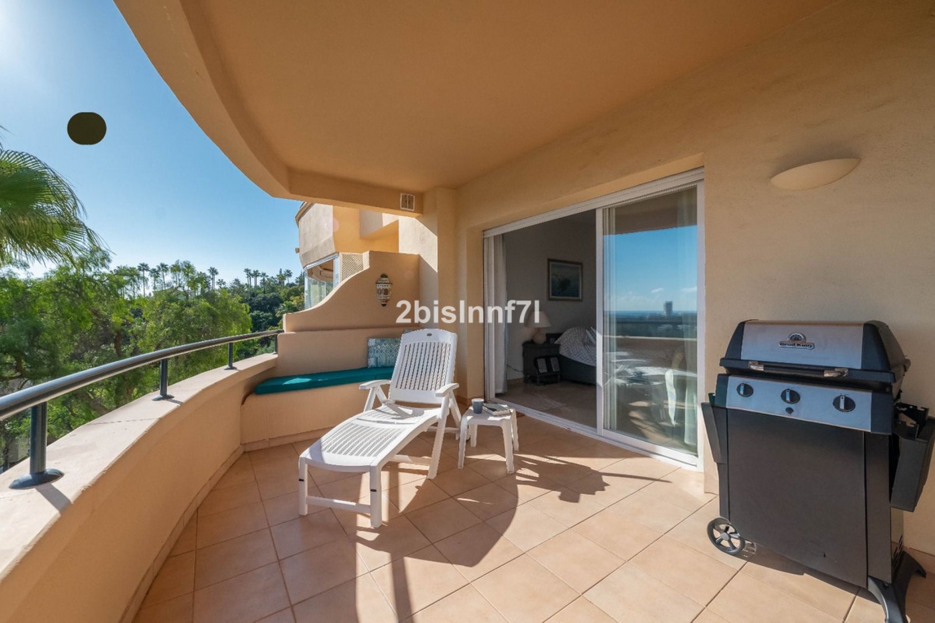 Resale - Apartment - Middle Floor Apartment - Marbella - Elviria