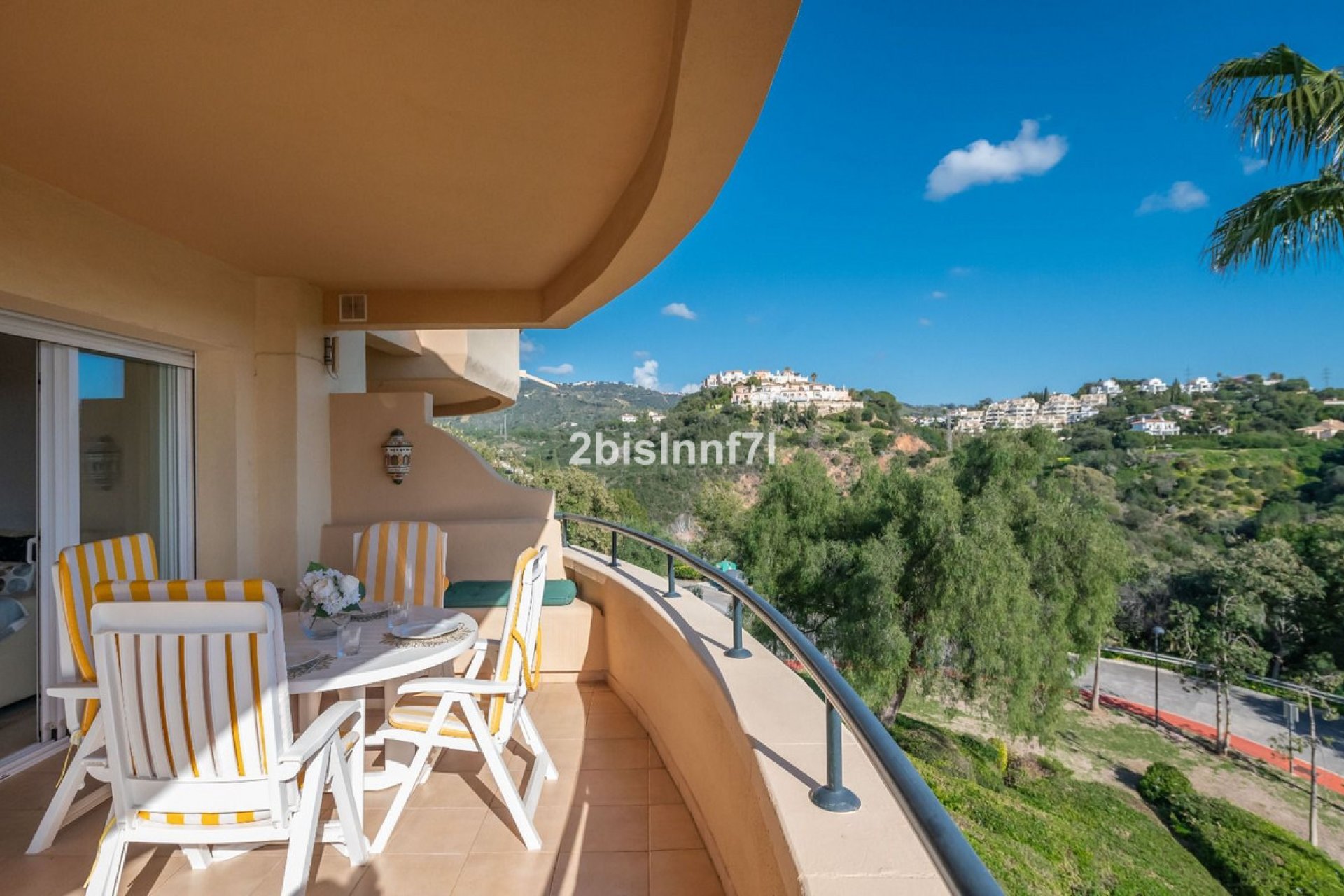 Resale - Apartment - Middle Floor Apartment - Marbella - Elviria